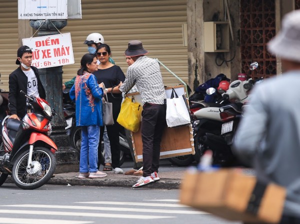 Vụ củ khoai 80.000 đồng: Vì sao nạn ‘chặt chém’ du khách tràn lan?