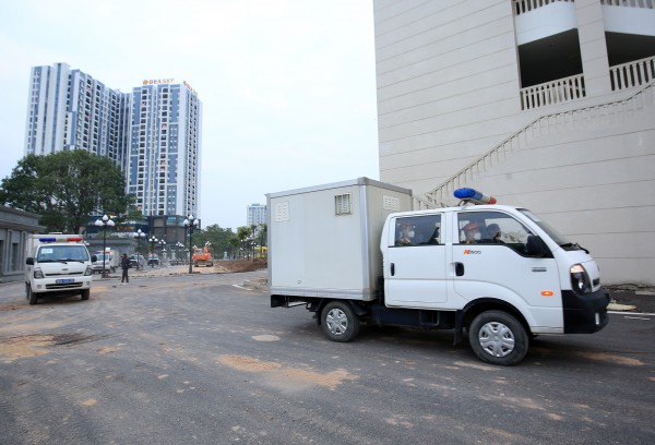 Xét xử ‘đại án’ AIC Đồng Nai: Dẫn giải các bị cáo đến tòa bằng xe cỡ lớn