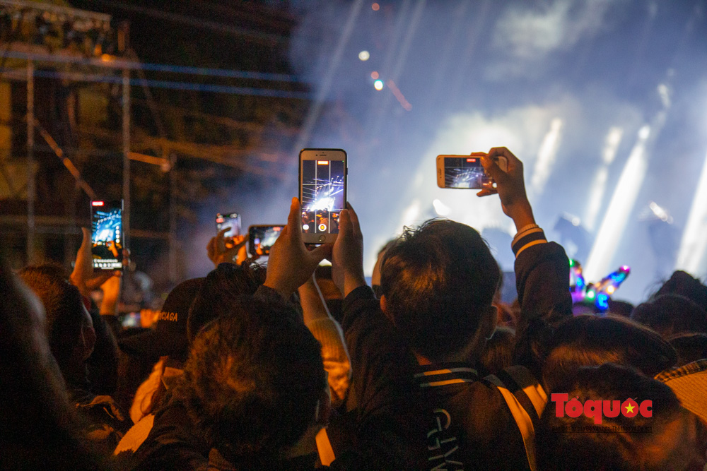 Biển người háo hức đón chào năm mới ở Phong Nha - Kẻ Bàng - Ảnh 7.