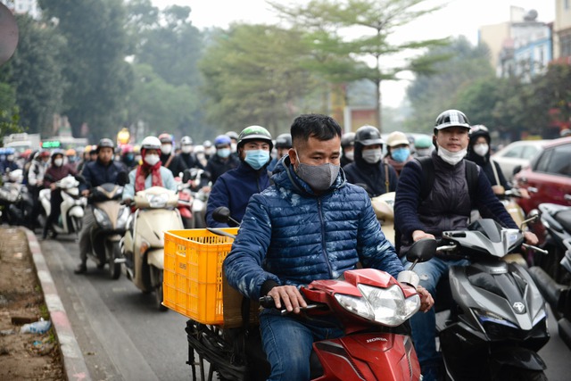 Giao thông trong ngày đầu thực hiện điều chỉnh phân luồng lại giao thông tại Ngã Tư Sở - Láng - Ảnh 2.