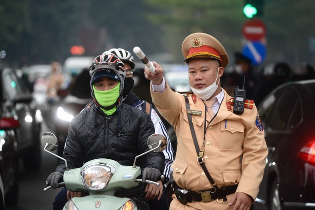 Giao thông trong ngày đầu thực hiện điều chỉnh phân luồng lại giao thông tại Ngã Tư Sở - Láng - Ảnh 5.