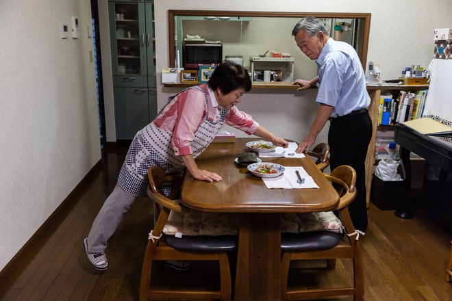 Tại đất nước dân số già đi nhanh nhất trên thế giới: Phát triển bậc nhất nhưng nghỉ hưu chỉ có nghĩa là làm việc nhiều hơn để “tồn tại” - Ảnh 7.