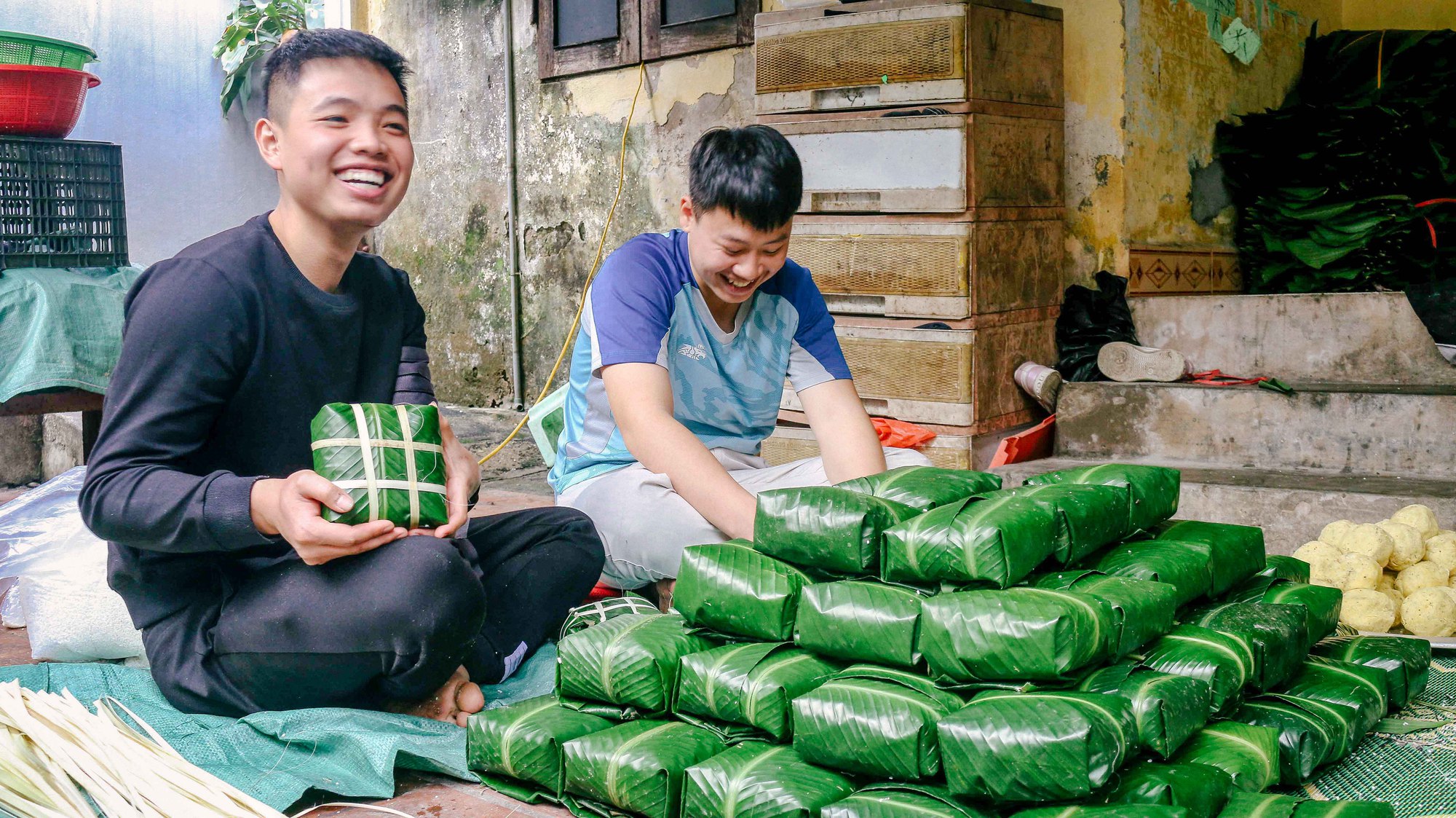 Làng bánh chưng Tranh Khúc tất bật vụ Tết, có gia đình truyền đời nhau qua 4 thế hệ - Ảnh 9.