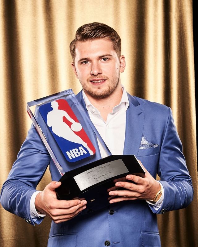 Dallas Mavericks cần học hỏi gì từ sai lầm của Cleveland Cavaliers trong quá khứ - Ảnh 1. Dallas Mavericks cần học hỏi gì từ sai lầm của Cleveland Cavaliers trong quá khứ - Ảnh 1.