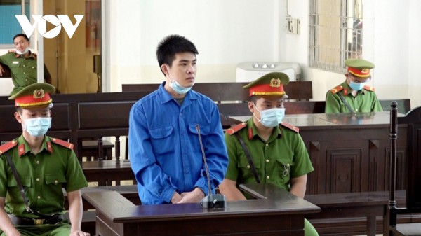 Án tù chung thân cho kẻ vận chuyển ma tuý và súng quân dụng qua biên giới