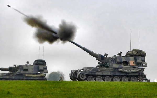 Anh ồ ạt viện trợ các loại pháo cho Ukraine đối phó Nga