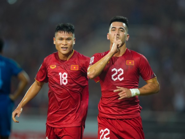 Bà Choi Sang-a sang Bangkok, sát cánh và tiếp sức mạnh cho ông xã Park Hang-seo