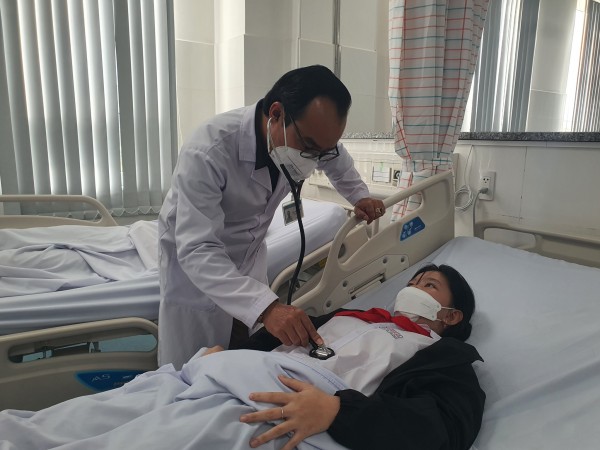 Bà Rịa-Vũng Tàu: Ăn gà rán, uống trà sữa, gần nửa lớp phải nhập viện cấp cứu