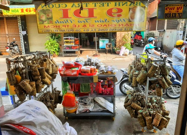 Bánh tét lá cẩm, Trà Cuôn liên tục 