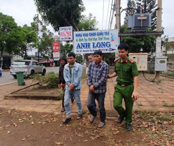 Bắt 2 đối tượng gây ra hơn 50 vụ cắt trộm dây cáp điện