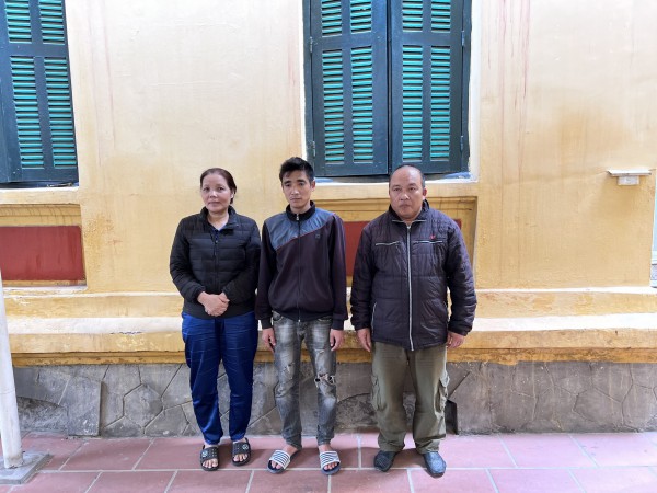 Bắt 3 đối tượng có hành vi mua bán, làm giả vé thu phí đường bộ Bắt 3 đối tượng có hành vi mua bán, làm giả vé thu phí đường bộ