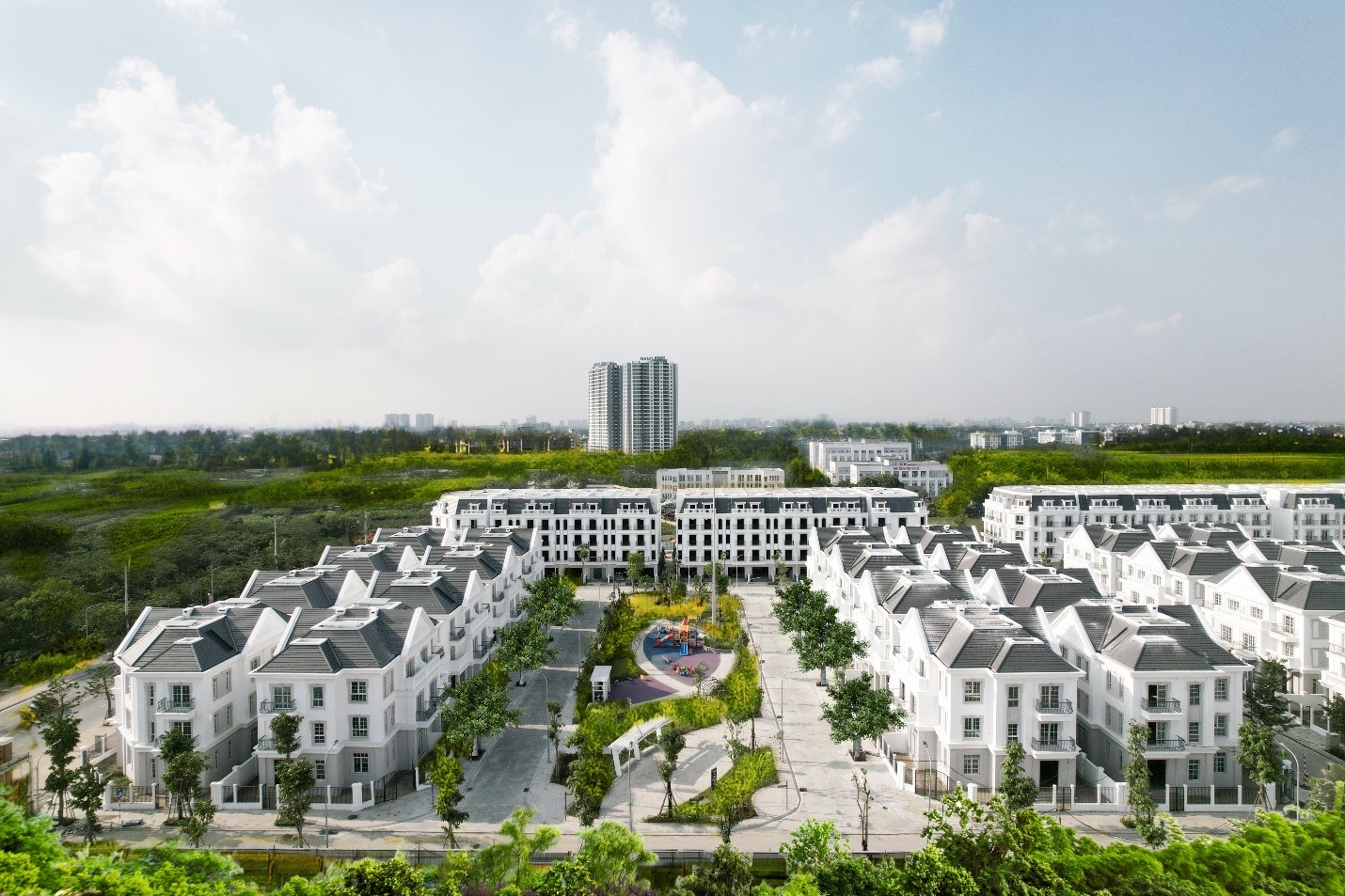 Bất động sản thương mại đã hình thành được nhà đầu tư ưu ái - Ảnh 2. Bất động sản thương mại đã hình thành được nhà đầu tư ưu ái - Ảnh 2.