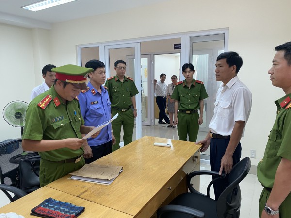 Bắt giam thêm 3 bị can trong vụ án nhận hối lộ tại Cục QLTT Bình Thuận