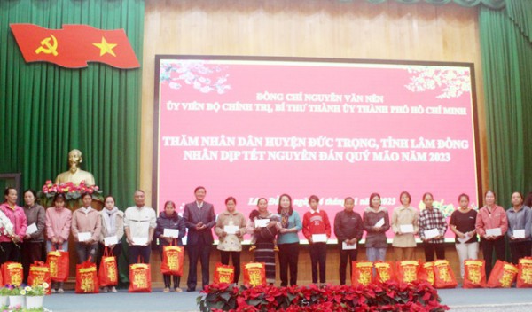 Bí thư Thành ủy TP.HCM thăm, tặng quà tết tại tỉnh Lâm Đồng Bí thư Thành ủy TP.HCM thăm, tặng quà tết tại tỉnh Lâm Đồng