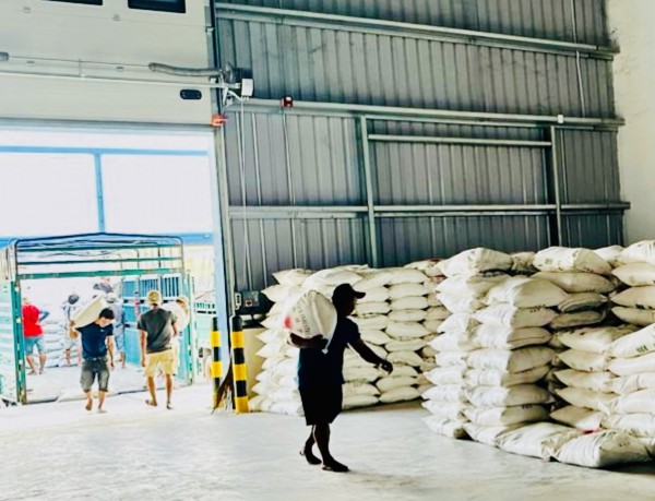 Bình Dương: Bắt giữ hơn 130 tấn đường nghi nhập lậu từ biên giới