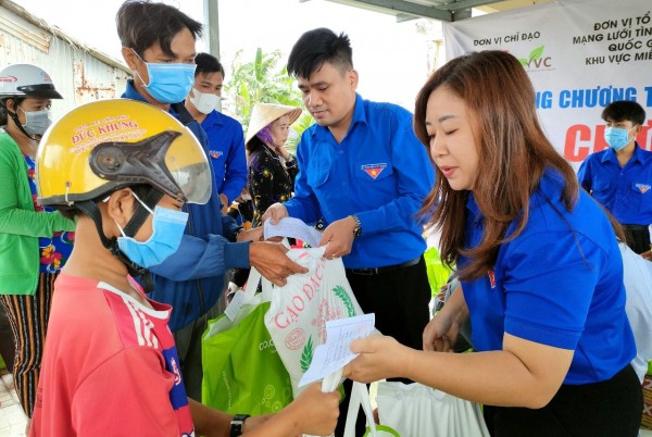 Cà Mau: Mang tết đến với người dân nghèo ở Đất Mũi
