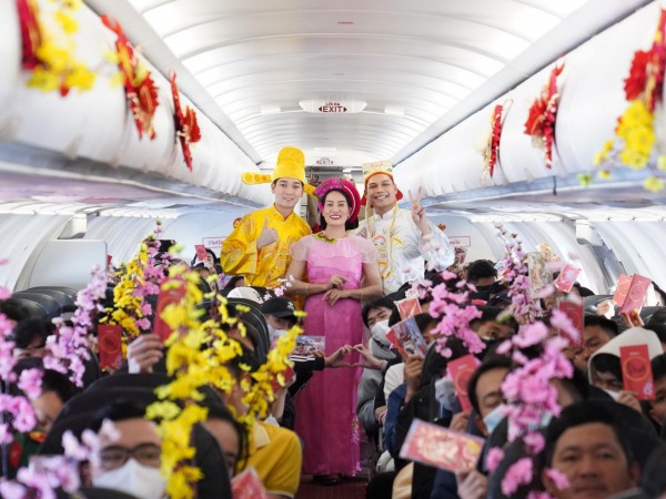 Các hãng hàng không Việt đưa không khí Tết lên tàu bay Các hãng hàng không Việt đưa không khí Tết lên tàu bay