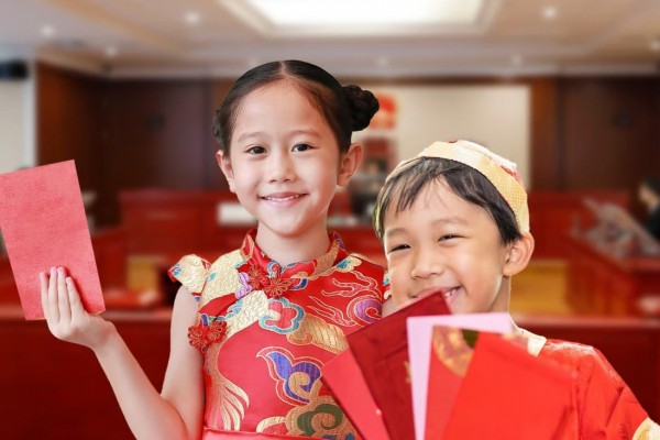 Cặp song sinh thắng kiện cha, đòi lại 2.500 USD tiền lì xì