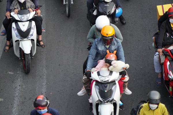 Cầu Mỹ Thuận tiếp tục ùn tắc nặng nề trong chiều mùng 8 tết