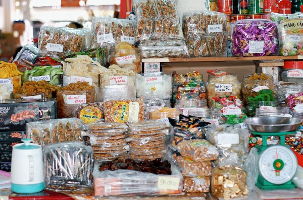 Chợ Bình Tây tấp nập người ra vào dịp Tết, tiểu thương vẫn 