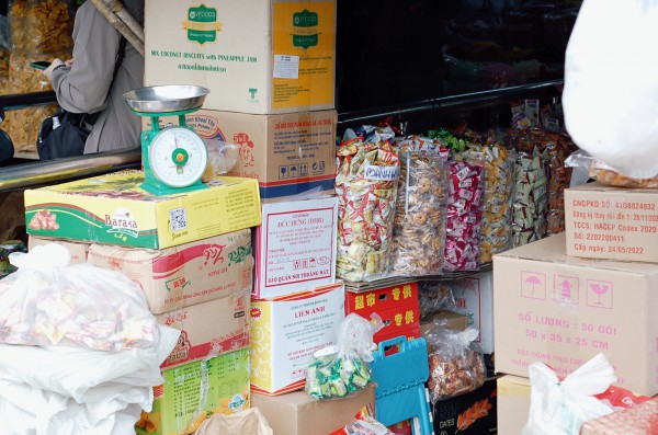 Chợ Bình Tây tấp nập người ra vào dịp Tết, tiểu thương vẫn 