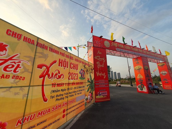 Chợ hoa tết TP.HCM chờ khách