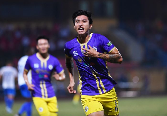 CLB Hà Nội thông báo chia tay Đoàn Văn Hậu