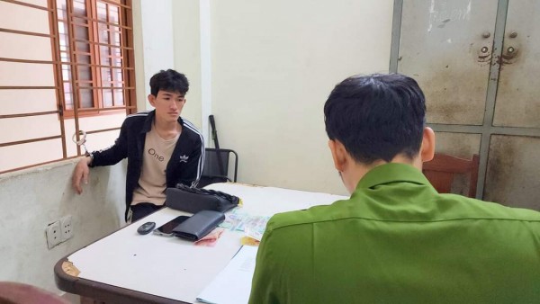 Cô gái bị cướp tài sản khi đi chúc Tết