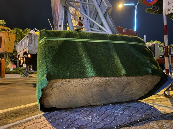 Cổng chào trên đường Trần Phú, TP.Nha Trang bất ngờ đổ sập