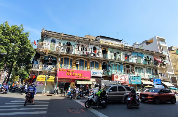Cư dân chung cư 440 Trần Hưng Đạo bắt đầu di dời khỏi Cư dân chung cư 440 Trần Hưng Đạo bắt đầu di dời khỏi