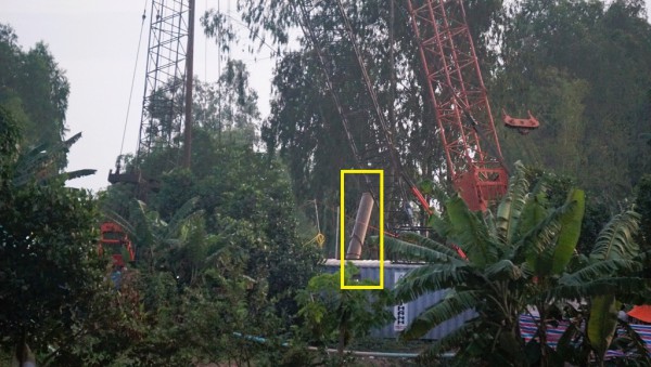 Đã đưa lên thêm đoạn cọc bê tông dài 12 m để tiếp cận thi thể bé Hạo Nam