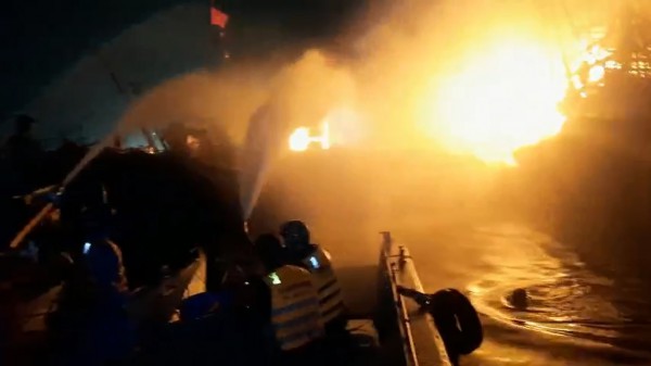 Đà Nẵng: Cháy 3 tàu cá của ngư dân Quảng Ngãi đậu ở âu thuyền Thọ Quang