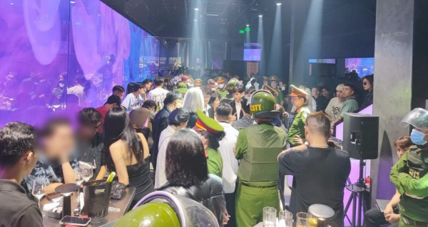Đà Nẵng: Đột kích bar EazyD, phát hiện 