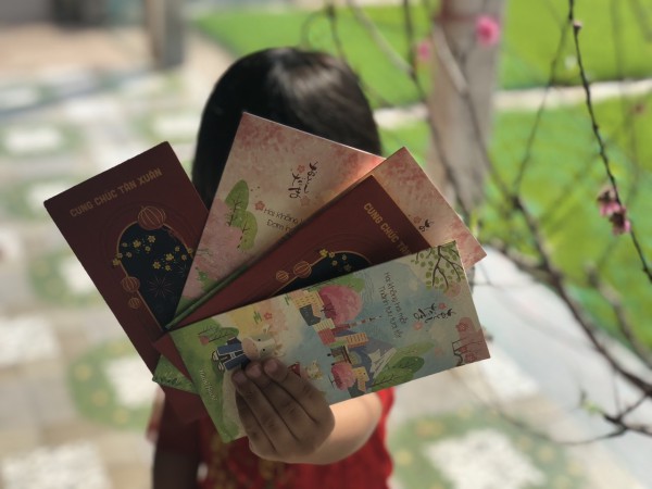 Dạy trẻ cư xử văn hóa khi nhận tiền lì xì ngày tết