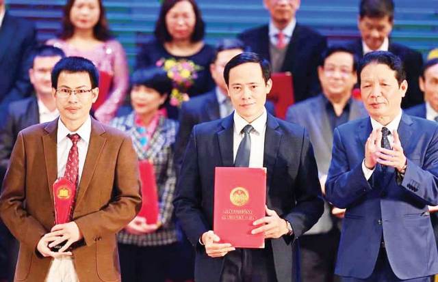 ‘Dẹp nạn sách giả, bảo vệ người dùng, tôn trọng bản quyền và thượng tôn pháp luật’