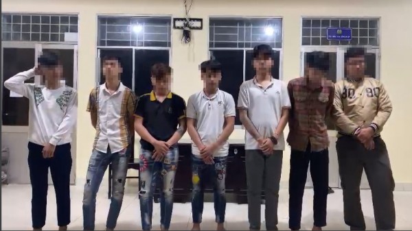 Điều tra xử lí 9 đối tượng chém nhau sau khi rời quán bar ở Bình Dương