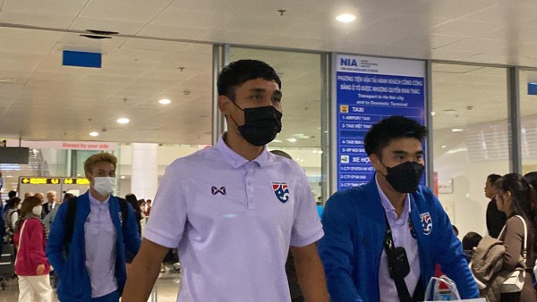 Dính chấn thương, tiền đạo số 1 tuyển Thái Lan vẫn đến Việt Nam