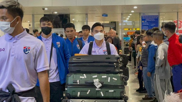 Dính chấn thương, tiền đạo số 1 tuyển Thái Lan vẫn đến Việt Nam