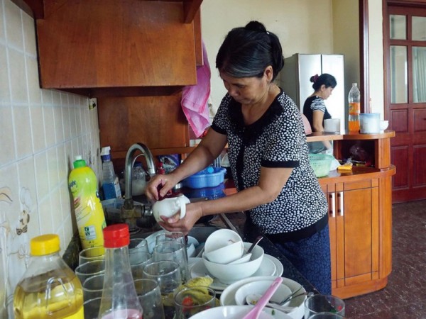 "Đỏ mắt" tìm người giúp việc dọn nhà cuối năm: Người về quê, người "hét giá" khủng