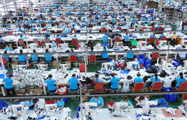 Doanh nghiệp xoay xở kiếm đơn hàng