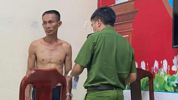 Đối tượng đâm tử vong bạn nhậu vì không đồng ý đổi điện thoại Đối tượng đâm tử vong bạn nhậu vì không đồng ý đổi điện thoại