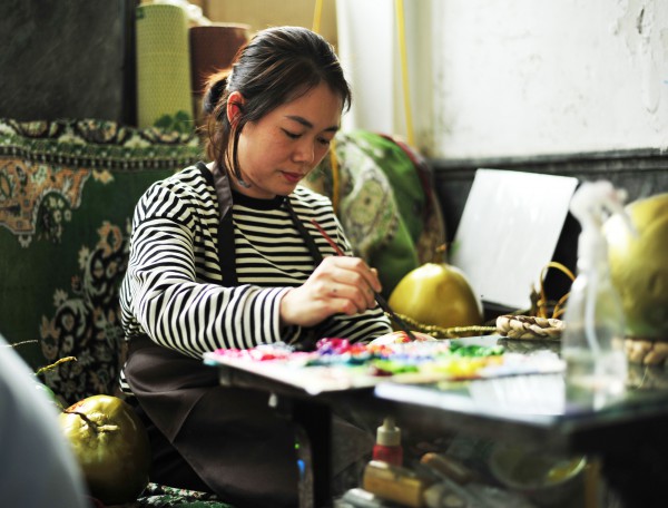 Dừa vẽ tranh của nữ nghệ nhân Ninh Bình hút khách dịp Tết Dừa vẽ tranh của nữ nghệ nhân Ninh Bình hút khách dịp Tết