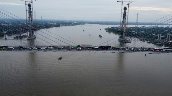 Đường rời miền Tây ùn tắc nghiêm trọng trong chiều mùng 6 tết