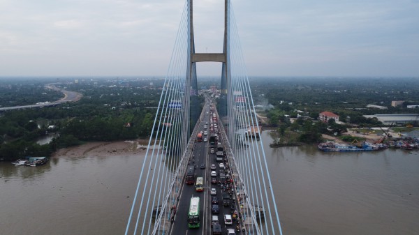 Đường rời miền Tây ùn tắc nghiêm trọng trong chiều mùng 6 tết