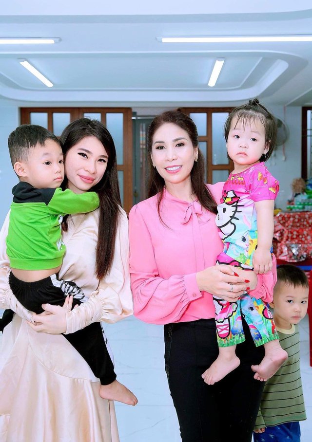 Gia đình Lý Hùng, Lý Hương cùng Á hậu Băng Châu đi từ thiện cuối năm - Ảnh 10.