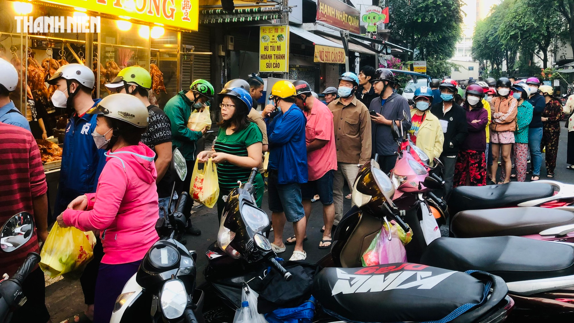 Giá heo quay ngày vía Thần tài không tăng như mọi năm vì sao? Giá heo quay ngày vía Thần tài không tăng như mọi năm vì sao?