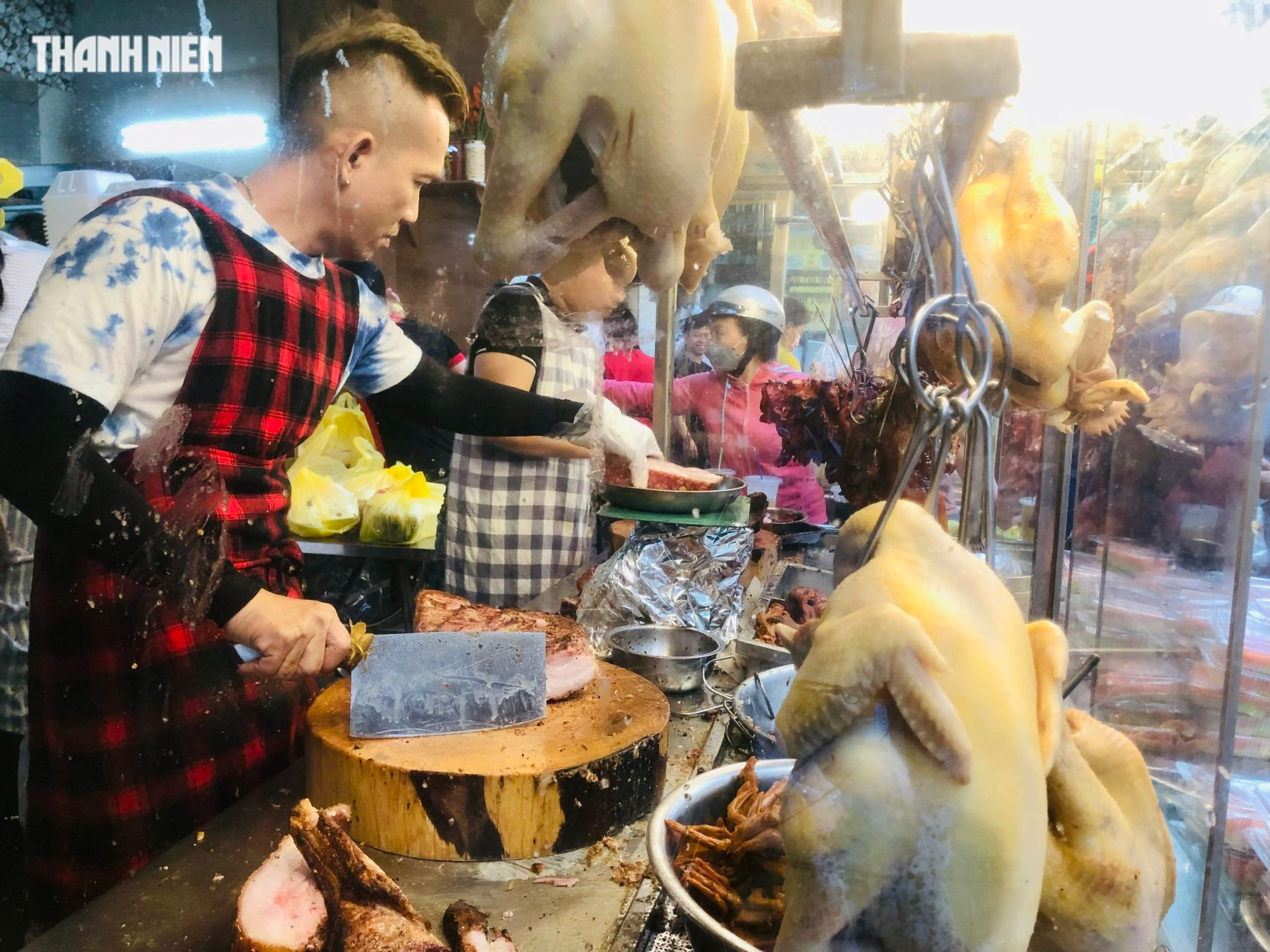 Giá heo quay ngày vía Thần tài không tăng như mọi năm vì sao? Giá heo quay ngày vía Thần tài không tăng như mọi năm vì sao?