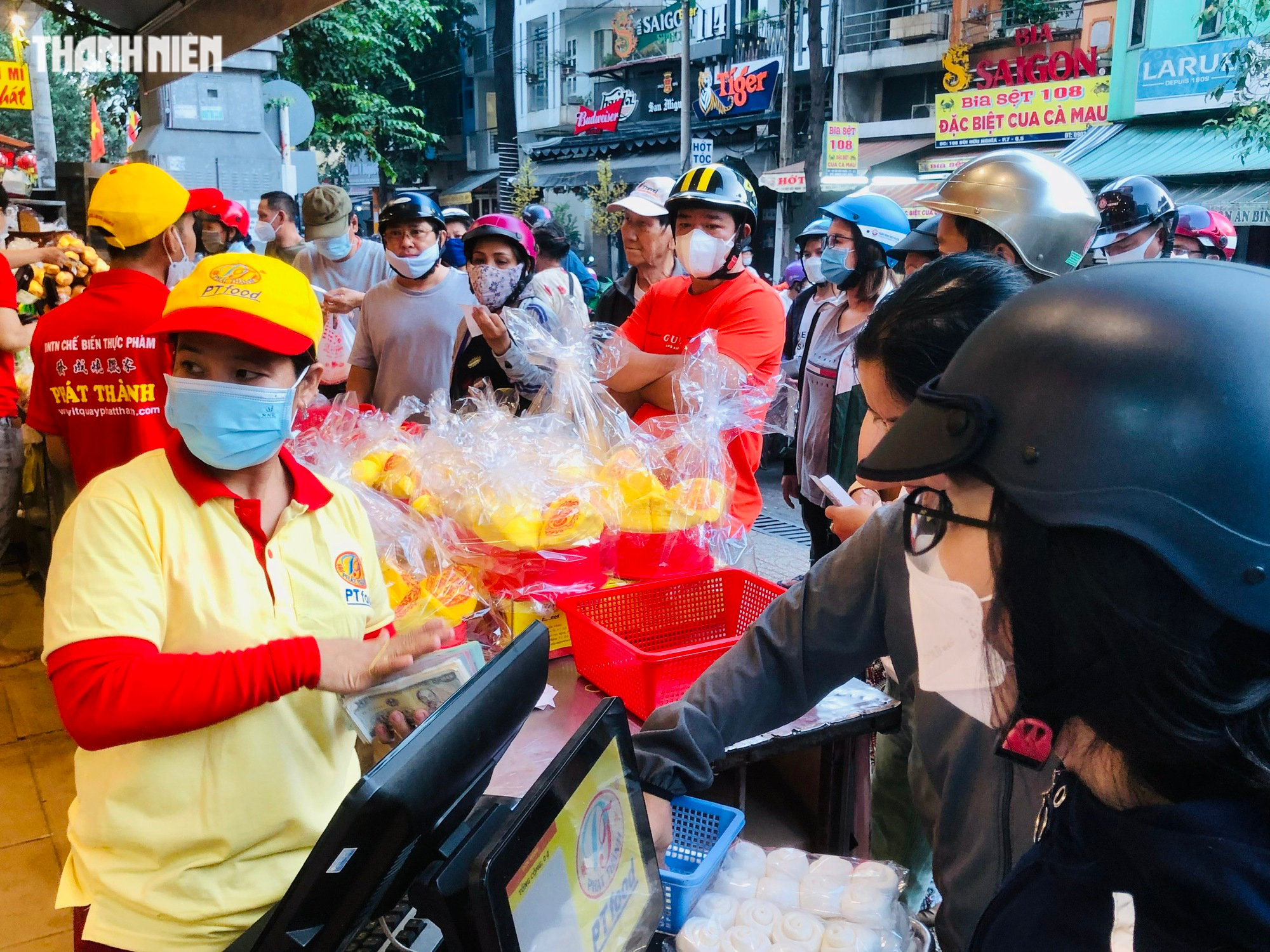 Giá heo quay ngày vía Thần tài không tăng như mọi năm vì sao? Giá heo quay ngày vía Thần tài không tăng như mọi năm vì sao?