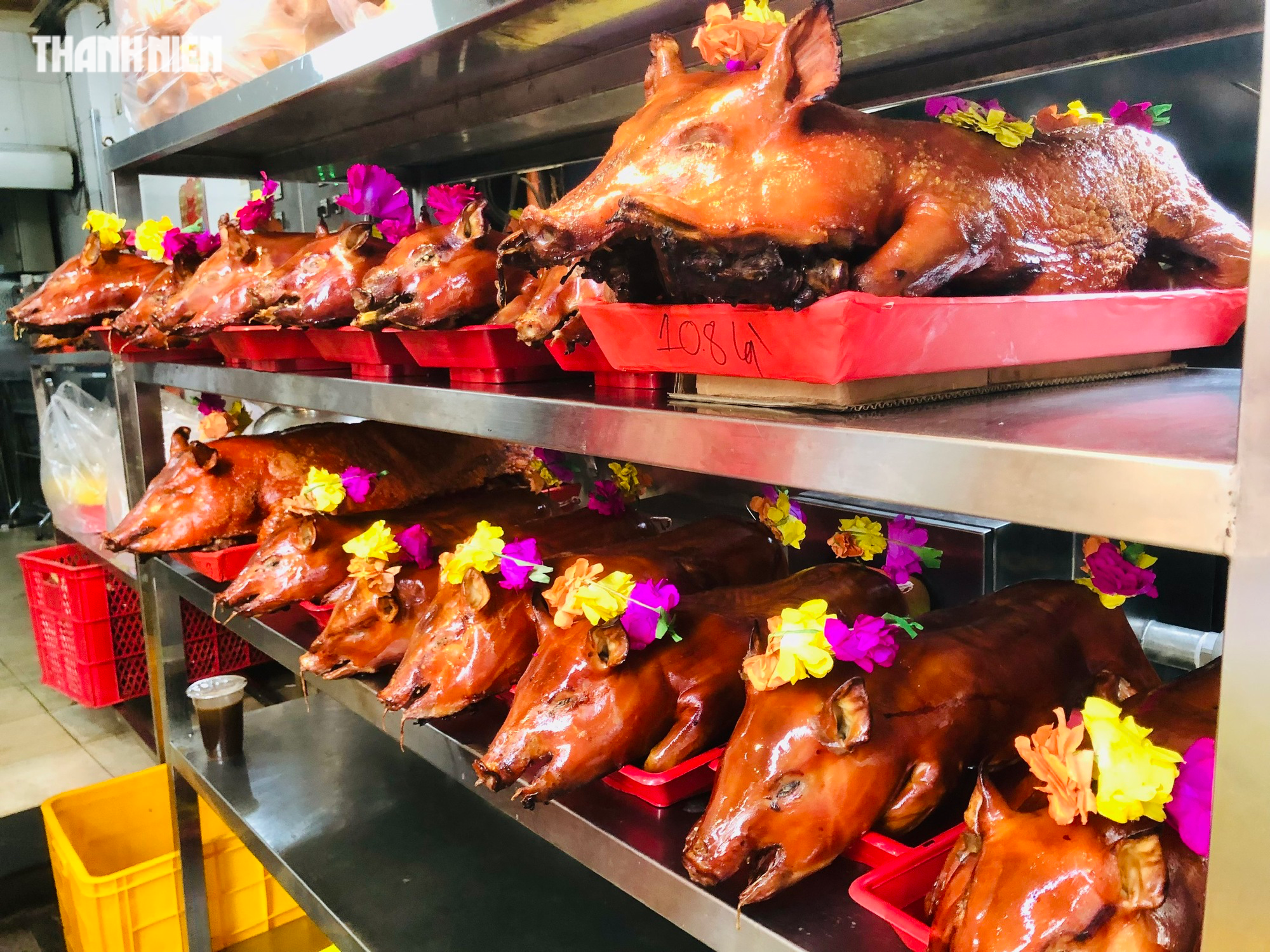 Giá heo quay ngày vía Thần tài không tăng như mọi năm vì sao? Giá heo quay ngày vía Thần tài không tăng như mọi năm vì sao?