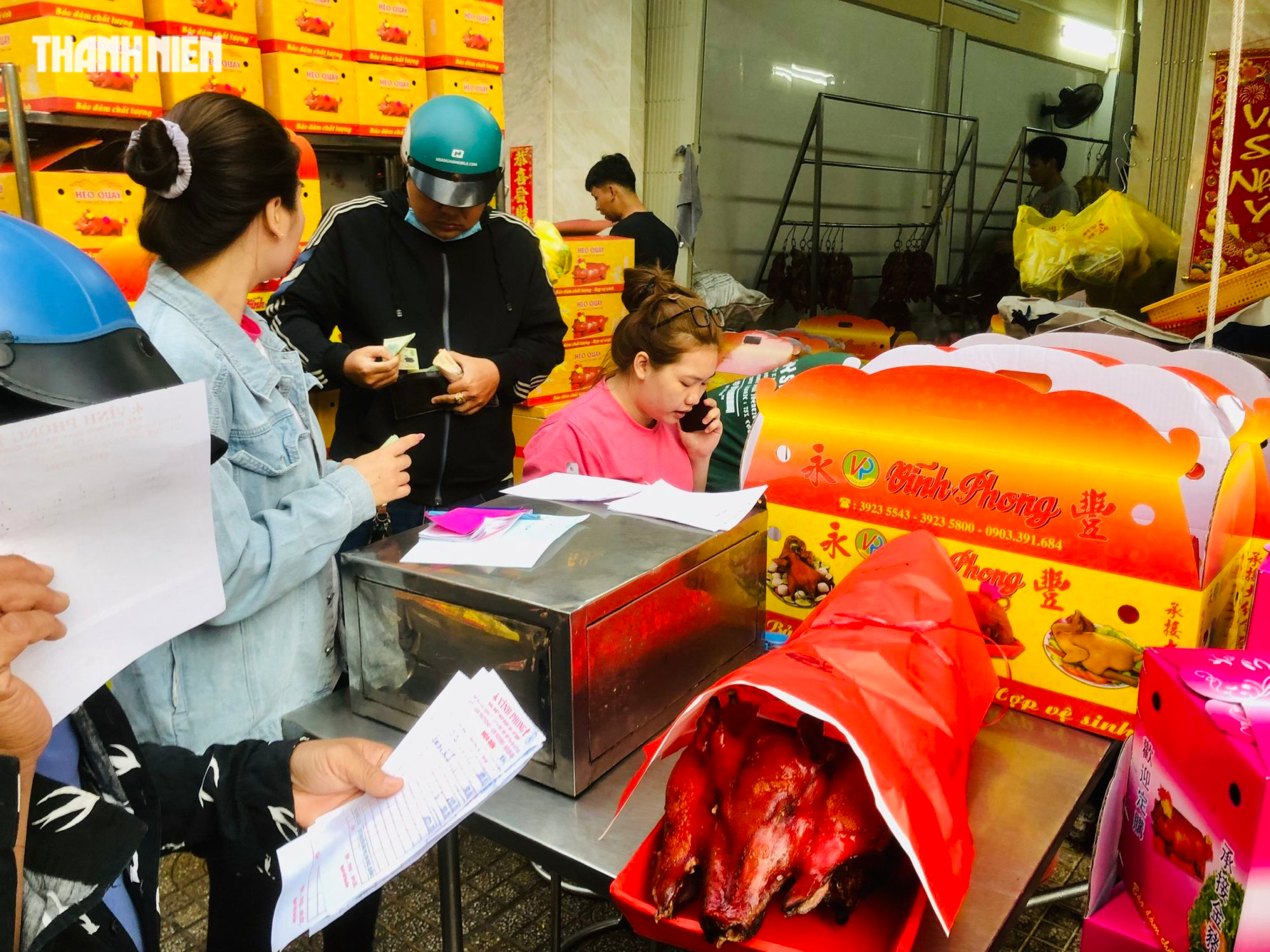 Giá heo quay ngày vía Thần tài không tăng như mọi năm vì sao? Giá heo quay ngày vía Thần tài không tăng như mọi năm vì sao?